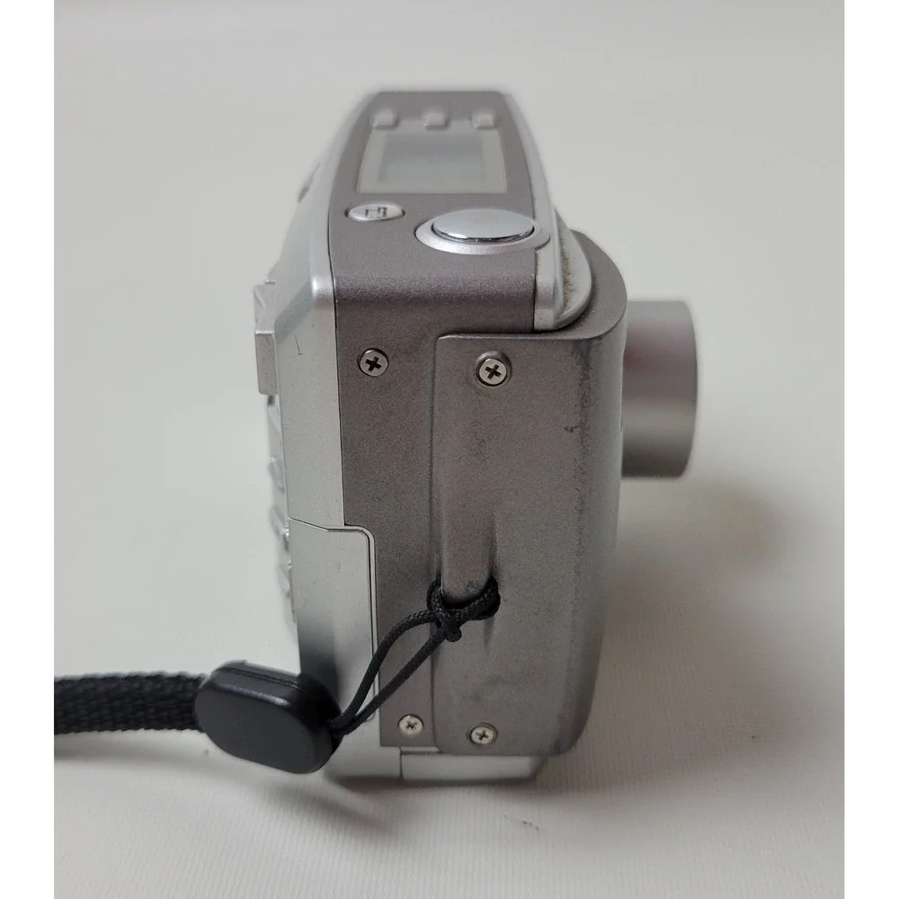 HP Photosmart 735 Digital Camera 3.2MP Pentax Zoom Lens Silver Bundle Q2210A